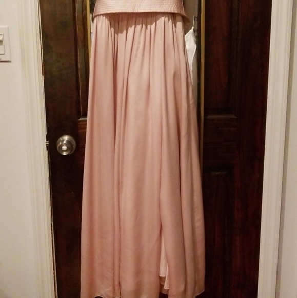 Vera wang 🤗Blush V neck halter gown💗 - Picture 2 of 4